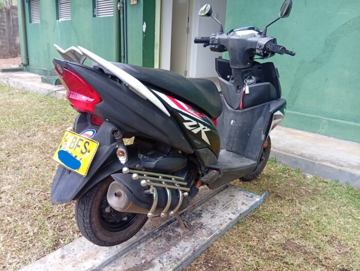 YAMAHA RAYZR - Image 8